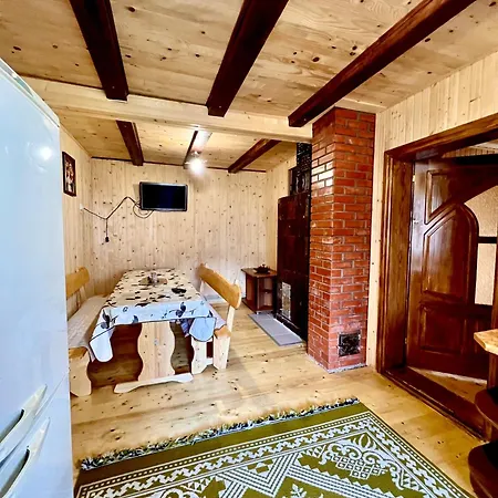 Amber Chata Mykulyčyn