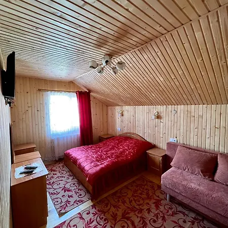 Amber Chata Mykulyčyn