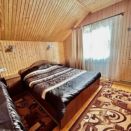 Amber Chata Mykulyčyn